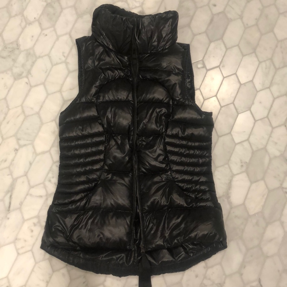 Lulu black down puffer. Cute details and flattering fit!